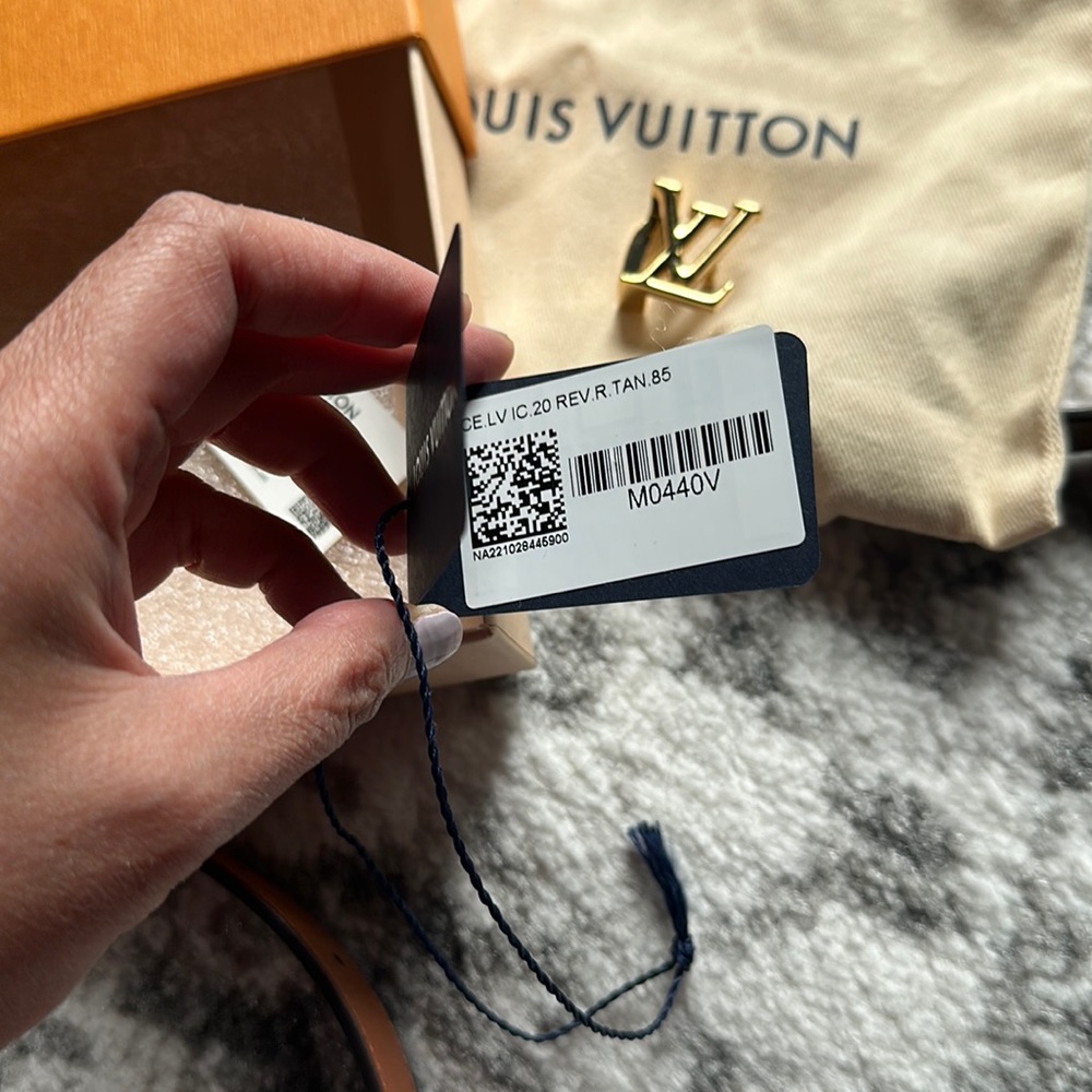 Like new LV reversible belt kit in tan and monogram US size 85 💯 authentic - Picture 3 of 7